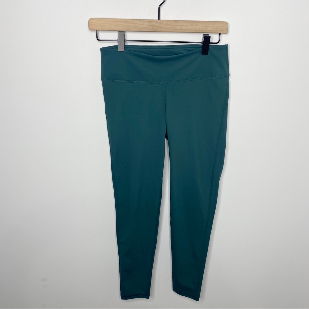 Fabletics hunter green cropped leggings